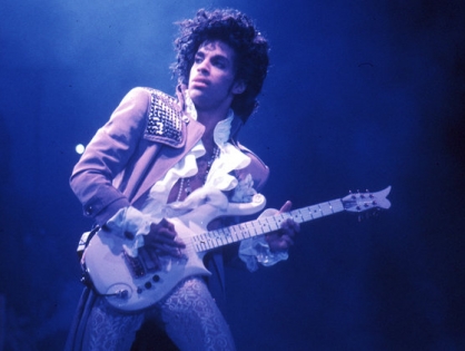 Ролик в исполнении фанатов Purple Rain у Стены памяти Принса удалили по требованию Universal Music
