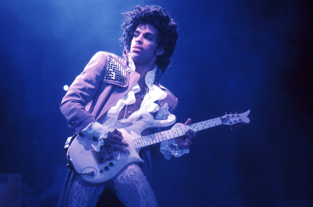 Ролик в исполнении фанатов Purple Rain у Стены памяти Принса удалили по требованию Universal Music