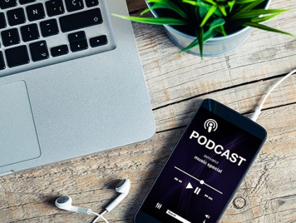Deezer и Spotify сообщают о трехзначном росте в области прослушивания подкастов
