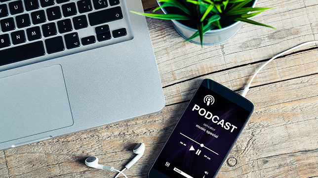 Deezer и Spotify сообщают о трехзначном росте в области прослушивания подкастов