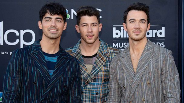 The Jonas Brothers представляют клуб любителей винила - подписка от $399
