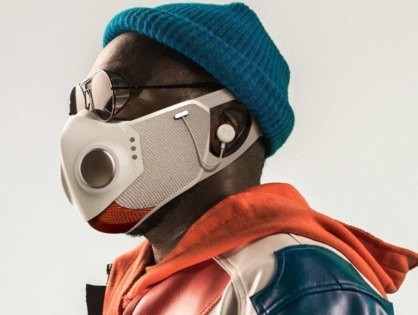 Рэпер Will.i.am представил защитную маску за $299 с наушниками, микрофоном и подключением к смартфону