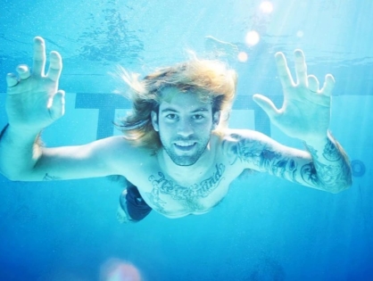 Мальчик с обложки альбома Nevermind подал в суд на группу Nirvana