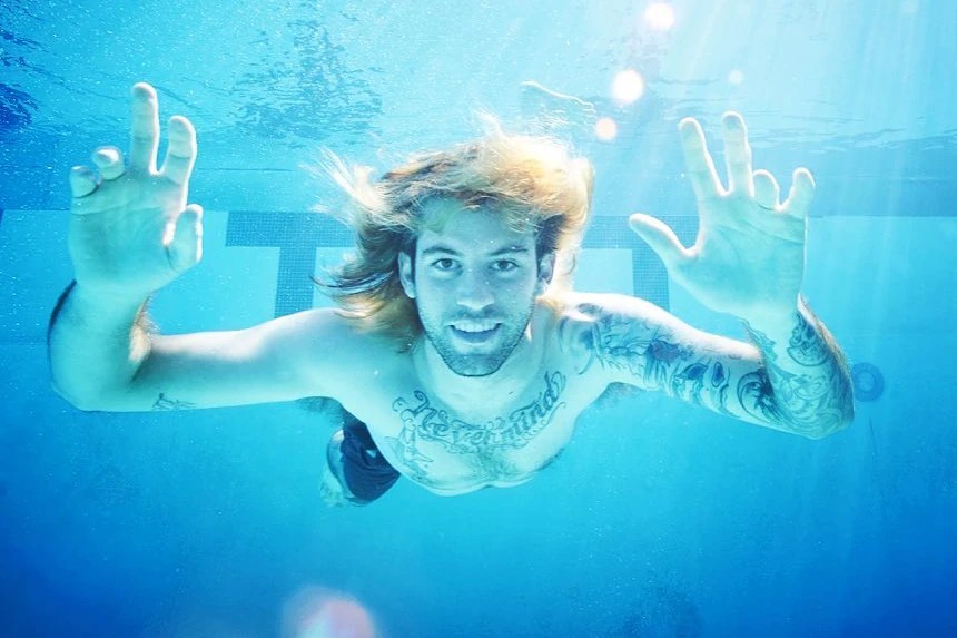 Мальчик с обложки альбома Nevermind подал в суд на группу Nirvana