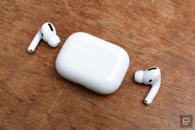 Apple разрабатывает AirPods, которые смогут измерять температуру тела и следить за осанкой