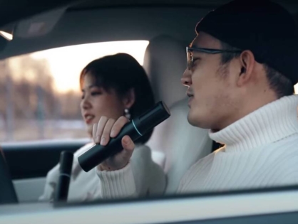Tesla выпустила в Китае микрофон TeslaMic для караоке в машине